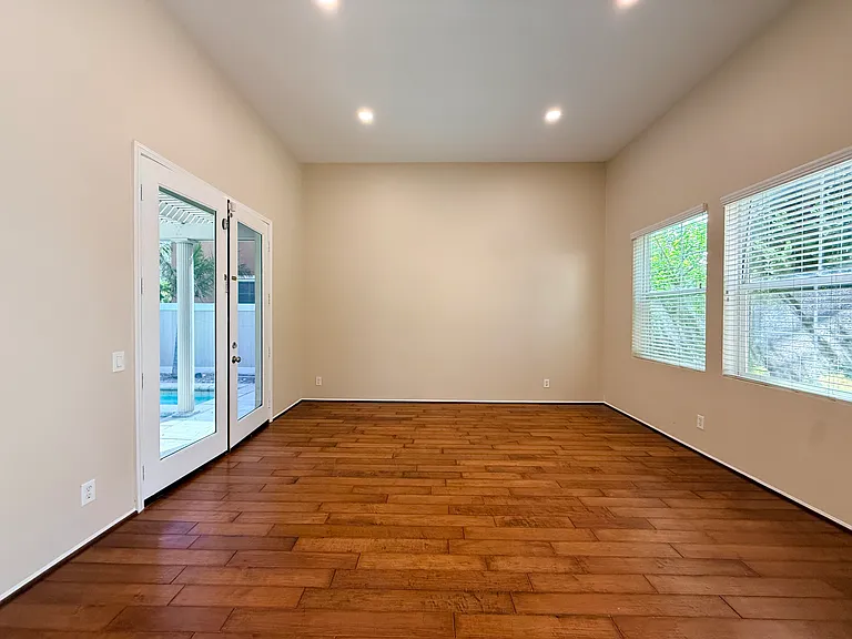 12190 Roseville Dr — Photo 4