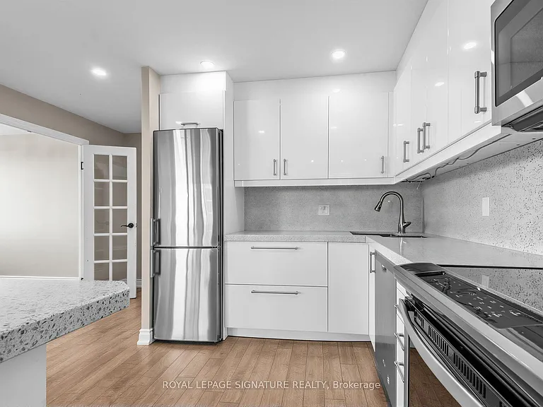 8111 Yonge St #1010 — Photo 8