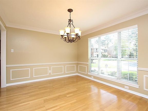 5th image of 7414 Knoll Cliff Ct
