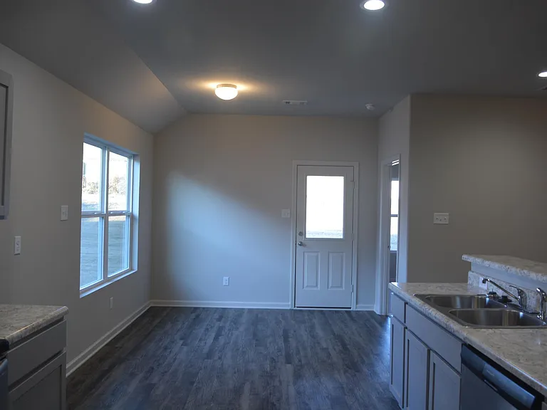 5004 Prospect Rd — Photo 3