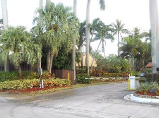 1073 NE 203rd Ln, Miami, FL 33179