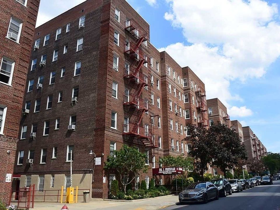 1st image of 6389-3E Saunders St