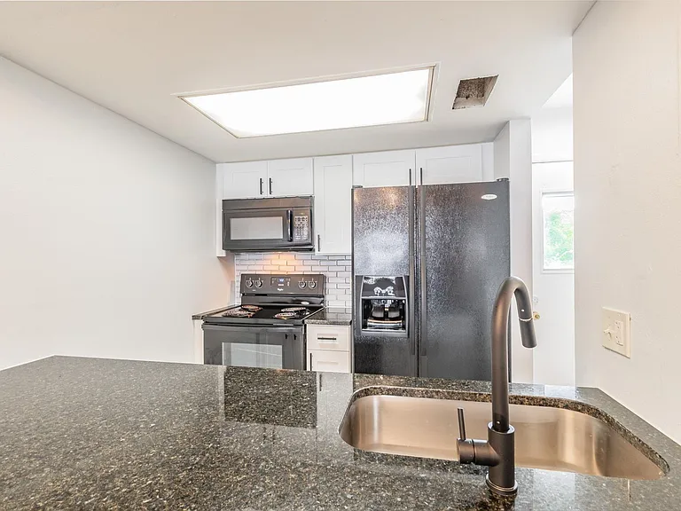 4907 W McElroy Ave #209 — Photo 11