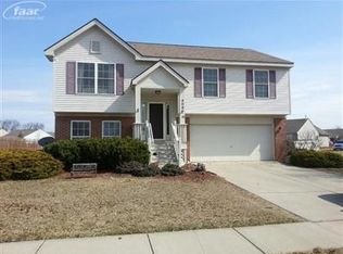 405 Sweet Briar Rdg, Linden, MI 48451