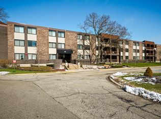 450 Raintree Ct Unit 3B, Glen Ellyn, IL 60137