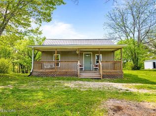 647 Coolidge Rd, La Follette, TN 37766