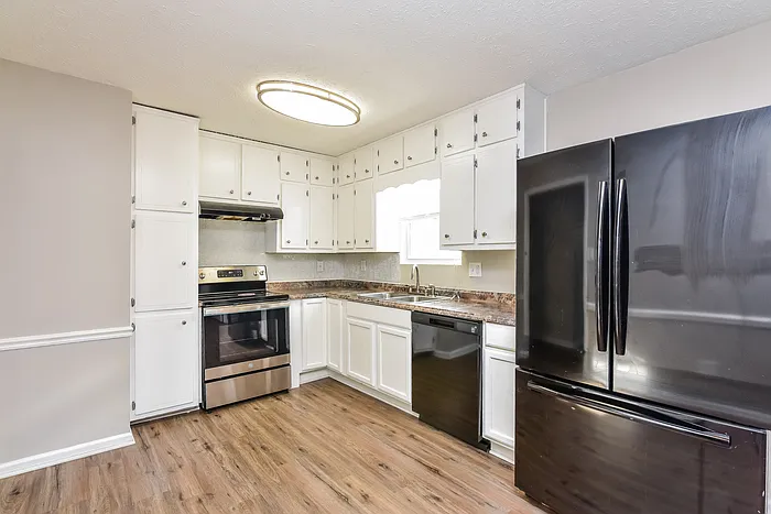 595 Lakeridge Cir SE — Photo 6