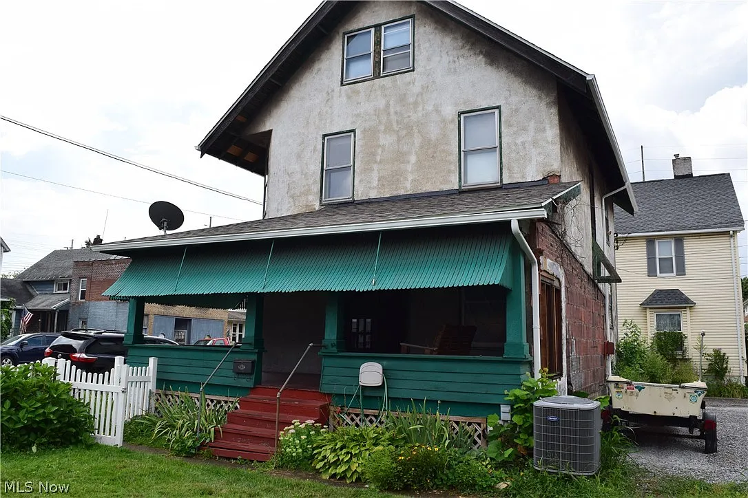665 W Tuscarawas Ave photo 1
