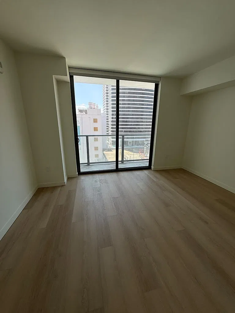 Studio, 405 sqft, $1,960 — Photo 3