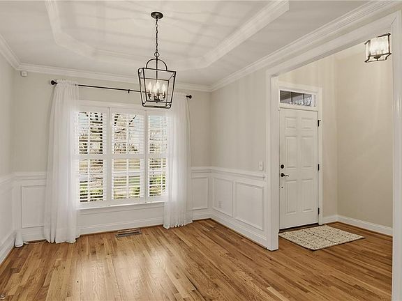 5th image of 3359 York Rd