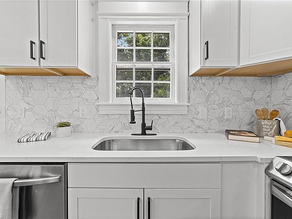 3rd image of 435 W Radiance Dr