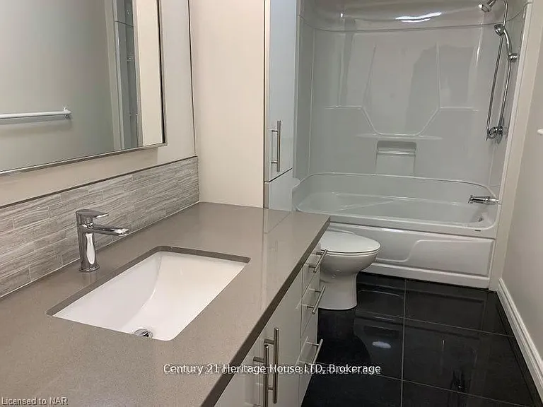 238 Bertie St #1 — Photo 4