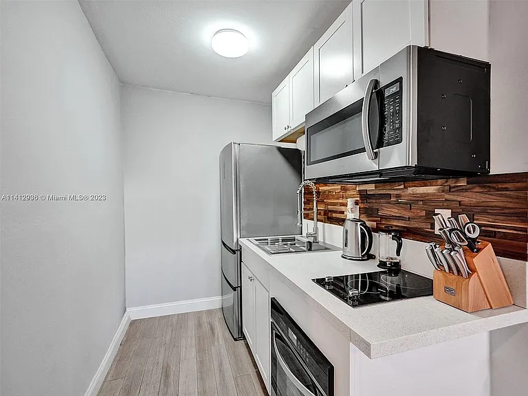 2500 NE 19th St — Photo 25