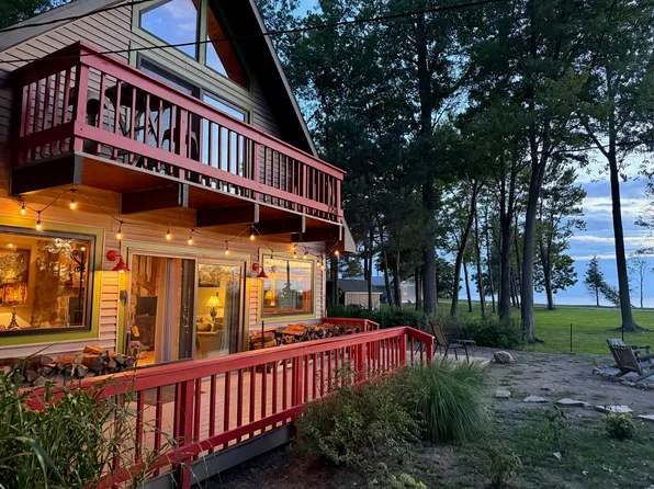 7258 E Beach Dr, South Haven, MI 49090