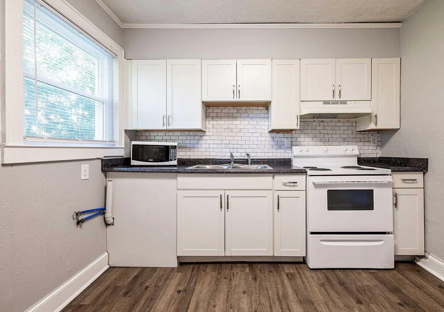 Grayhill Apartments — Photo 4
