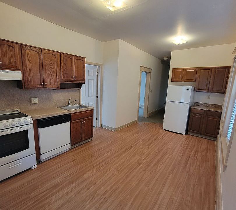 1st image of 318-320 W Market St #1