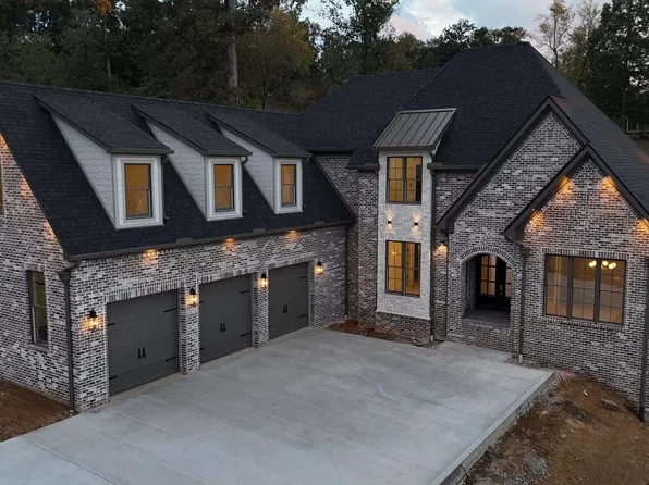 1075 Oak Chase Blvd, Lenoir City, TN 37772