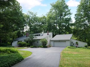 381 Mistywood Ln, Fairfield, CT 06824