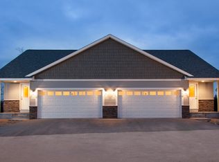 560 Lulu Ln, Roberts, WI 54023