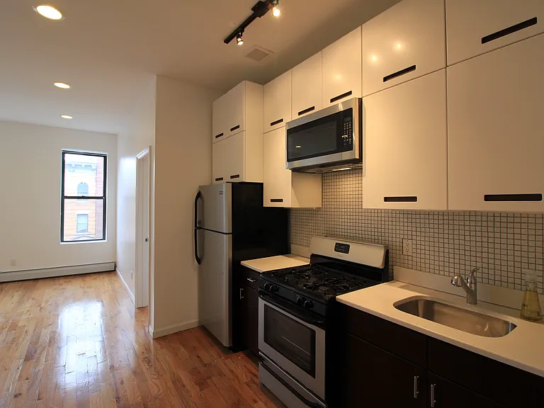 263 Vernon Ave #3 — Photo 2