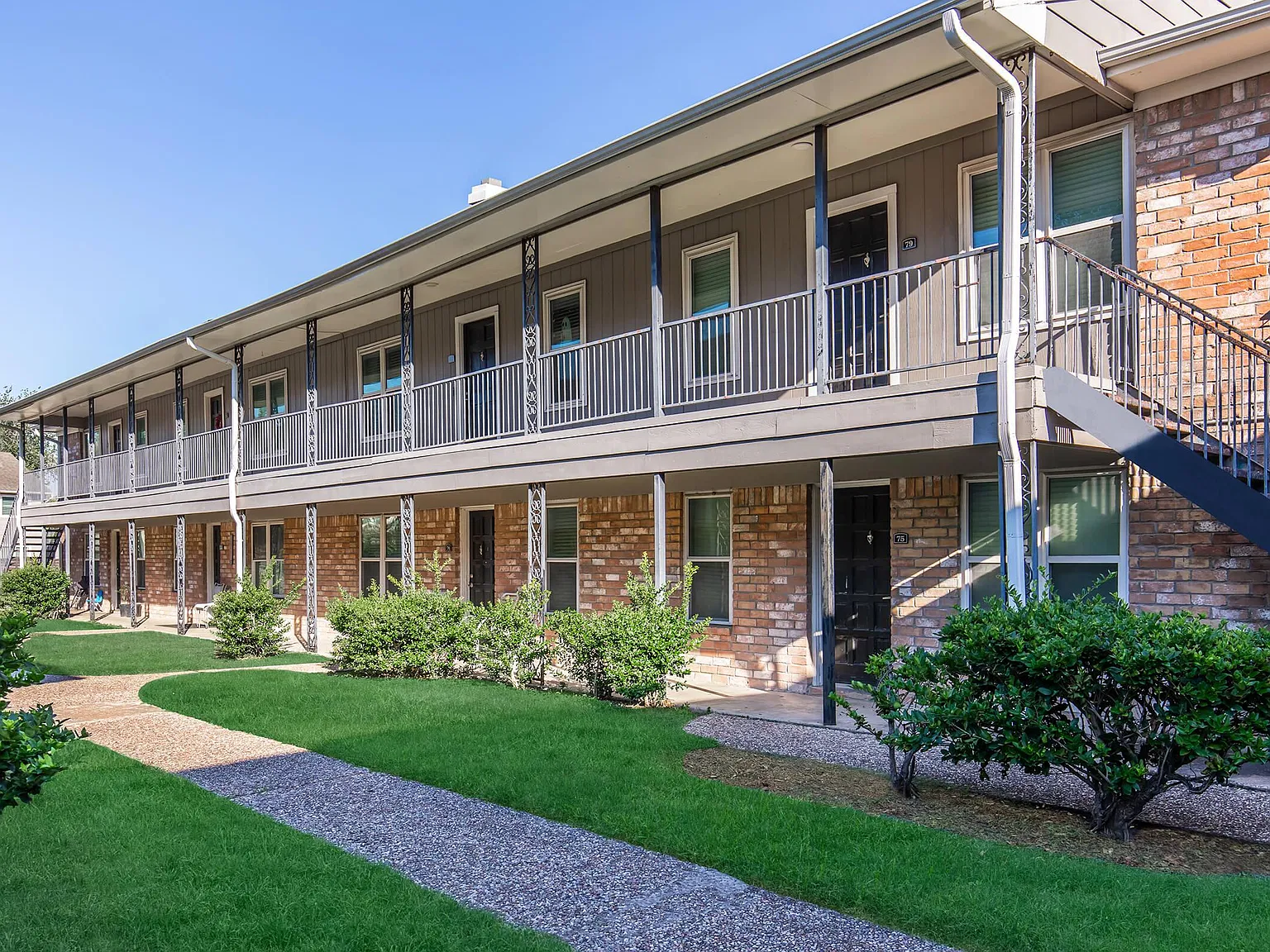 11Eleven Apartments — Photo 1