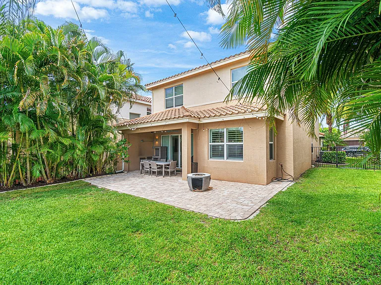 8300 Calabria Lakes Dr — Photo 44