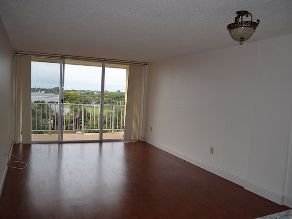 2nd image of 13120 SW 92nd Avenue Cu #4B