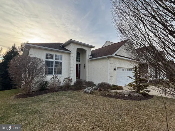 84 S Valentine Dr, Garnet Valley, PA 19060