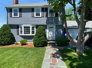 16 Flanders Ln, Wakefield, MA 01880