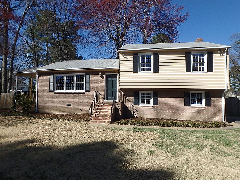 Fully renovated tri-level