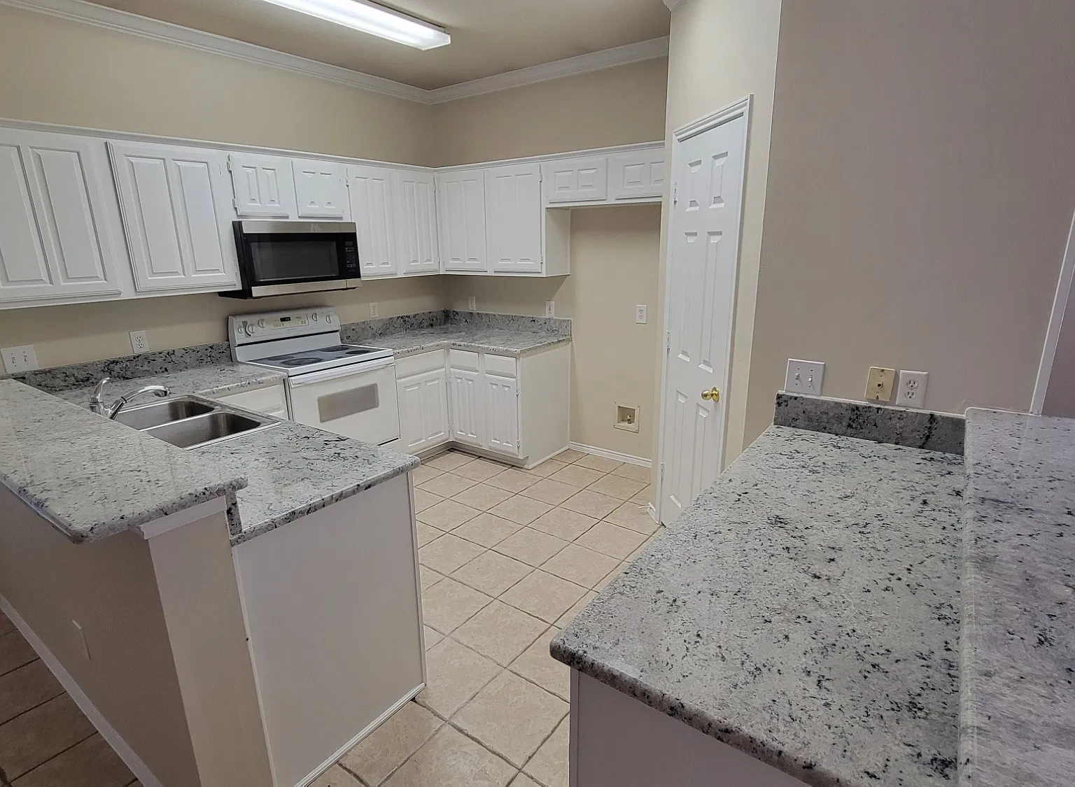 3 bed, 1606 sqft, $2,150 — Photo 3