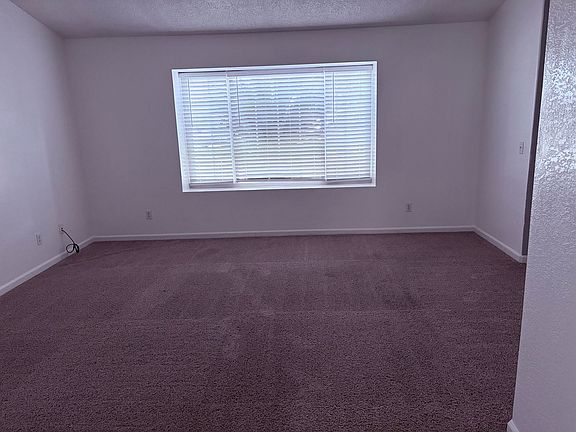 3rd image of 194 Mesquite Ct