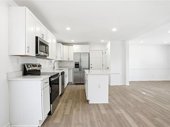 2nd image of 3130 Gay Dr