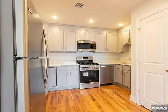 111 Monroe St #15 — Photo 7