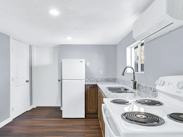 4603 Byron Street — Photo 7