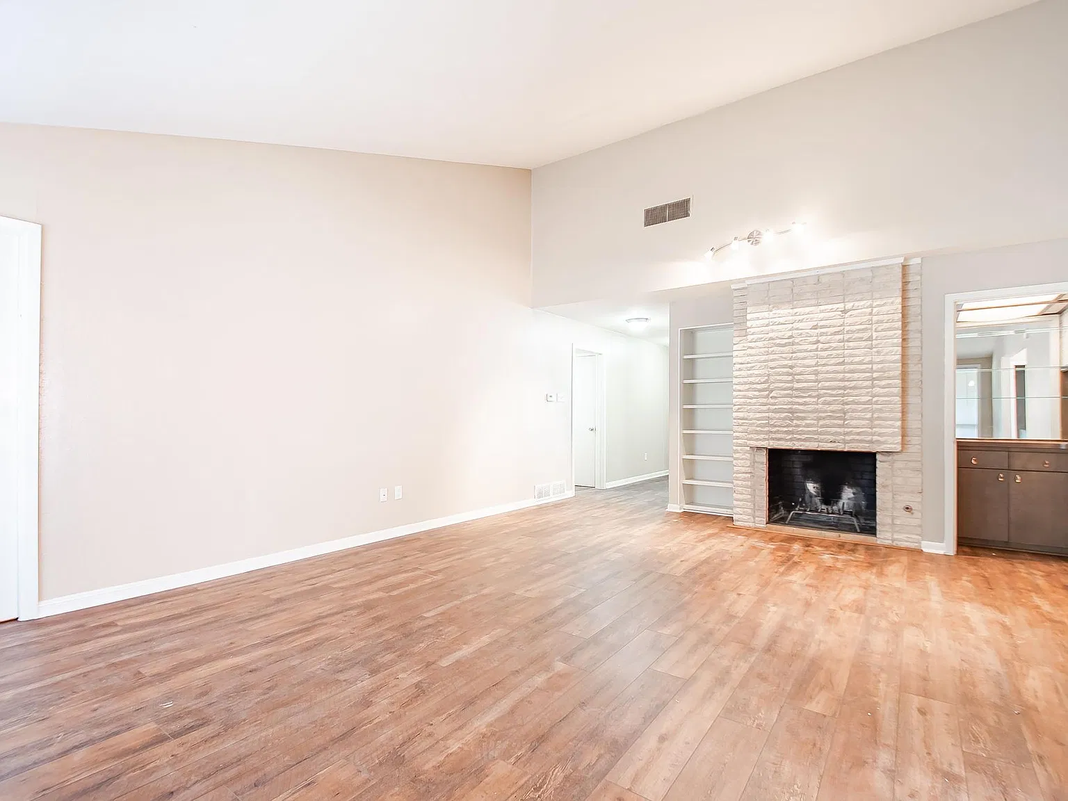 1303 Haines Drive — Photo 4