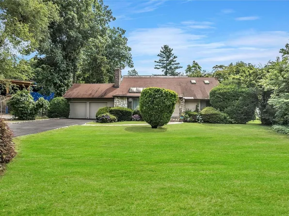 51 Crescent Drive, Albertson, NY 11507