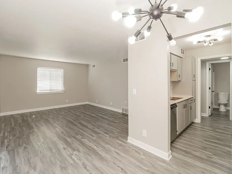 Hunters Glen Apartments — Photo 39