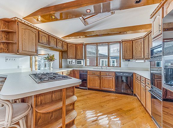 5th image of 605 N Windsor Dr
