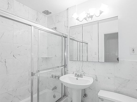 5th image of 210 E 83rd St #5B1