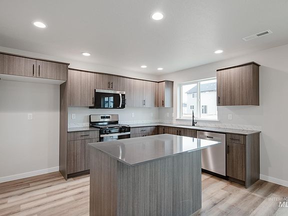5th image of 18418 N Sweet William Ave