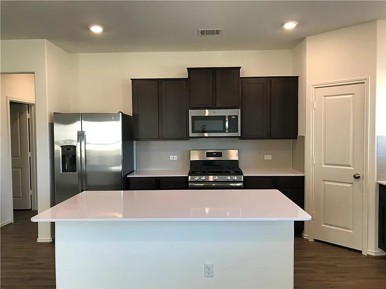 720 Mallow Rd — Photo 3
