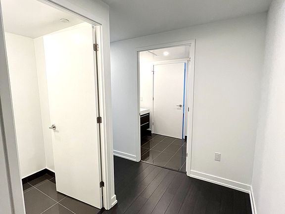 3rd image of 39 Roehampton Ave #1501