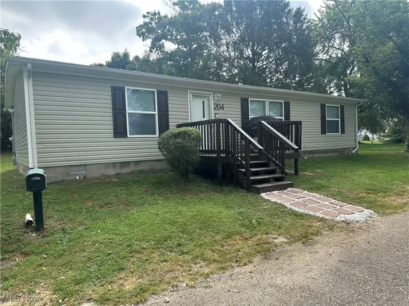 204 N 5th St, Byesville, OH 43723
