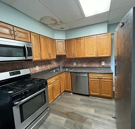 5th image of 348 Sussex Ave
