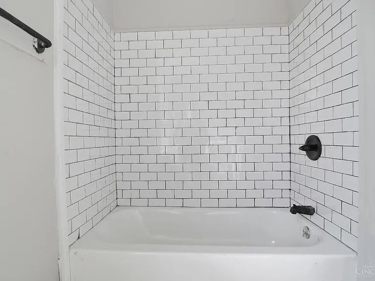 540 Grand Ave — Photo 8
