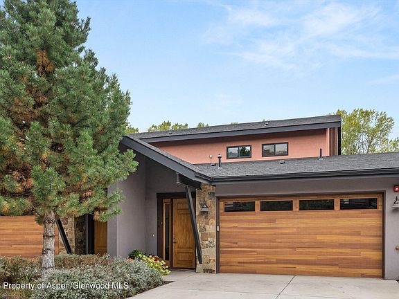 2nd image of 118 Juniper