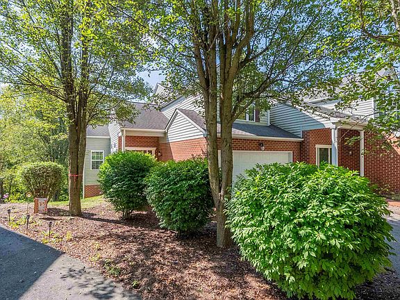 5th image of 1095 Red Leaf Ct NW