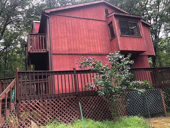 2nd image of 856 Clubhouse Dr