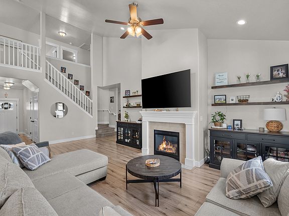 4th image of 1085 N Coachman Ln